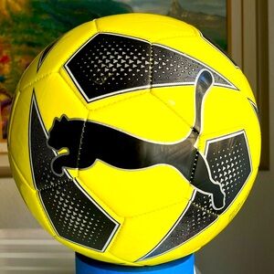 Puma ball soccer football Size 5 ⚽️⚽️